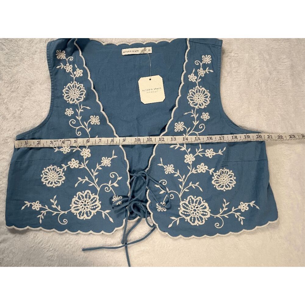 Altar'd State Blue w/ White Flower Embroidery Front Tie Vest Size L, Boho NWT - Picture 2 of 7